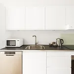 Fantastic 2-Bed Apartment With Balcony
