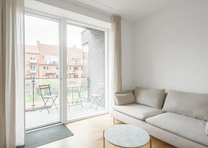 Fantastic 2-Bed Apartment With Balcony
