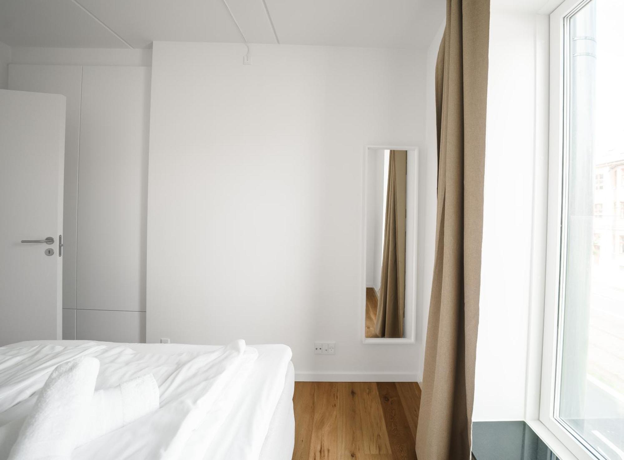 Fantastic 2-bed With Balcony Lejlighed
